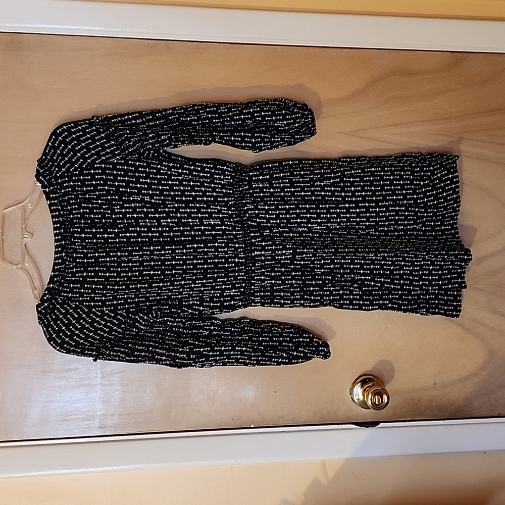 Linens dress size xs with puffies sleeves - Picture 3 of 4